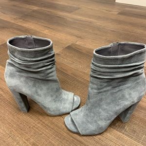 Steve Madden Ellison Gray Suede Booties Sz 7